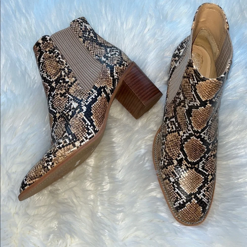 Vince Camuto Jentilliy Chelsea Bootie Leather Size 9 Snake Print